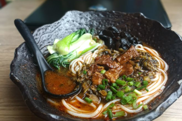 三个辣椒牛肉粉加盟